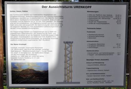 Schautafel am Urenkopfturm Informationstafel mit Zahlen und Fakten über den Aussichtsturm Urenkopf. Eine Zeichnung des Turmes sowie ein älteres Bild von Haslach und seinem Hausberg ergänzen die Tafel.